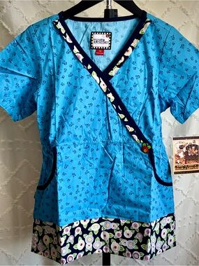 Mary Engelbreit Scrub Top XS Blue Floral Wrap Style Nurse Medical Uniform